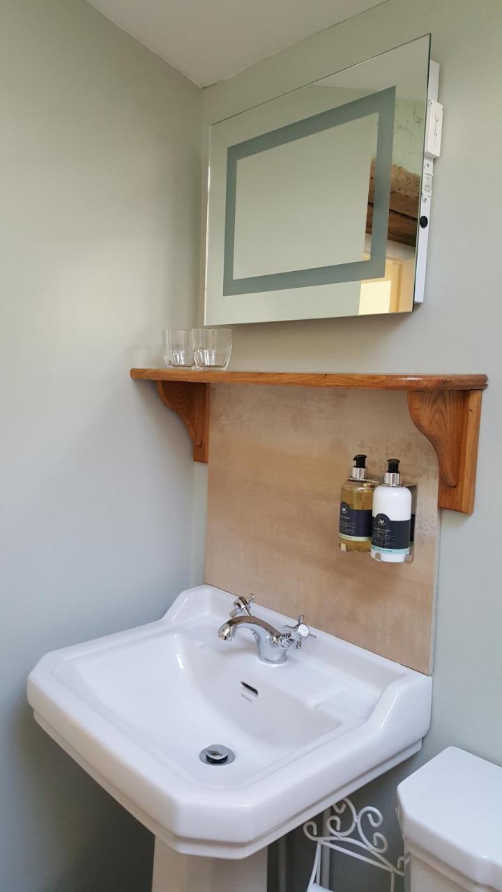Pontyclerc Farm House Bed And Breakfast Ammanford Luaran gambar